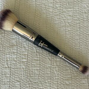 IT Cosmetics Dual-Ended Brush - Black and Silver